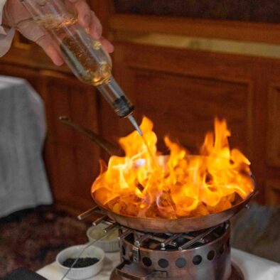 Combo Historical and Food tour of Old Quebec City, Le continental, live flambé presentation