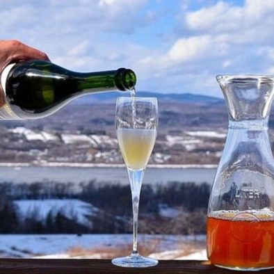 hand pouring a glass of quebec cider